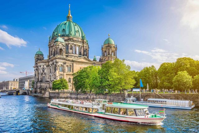 https://lebanondailytours.com/wp-content/uploads/2018/09/destination-berlin-02-640x427.jpg