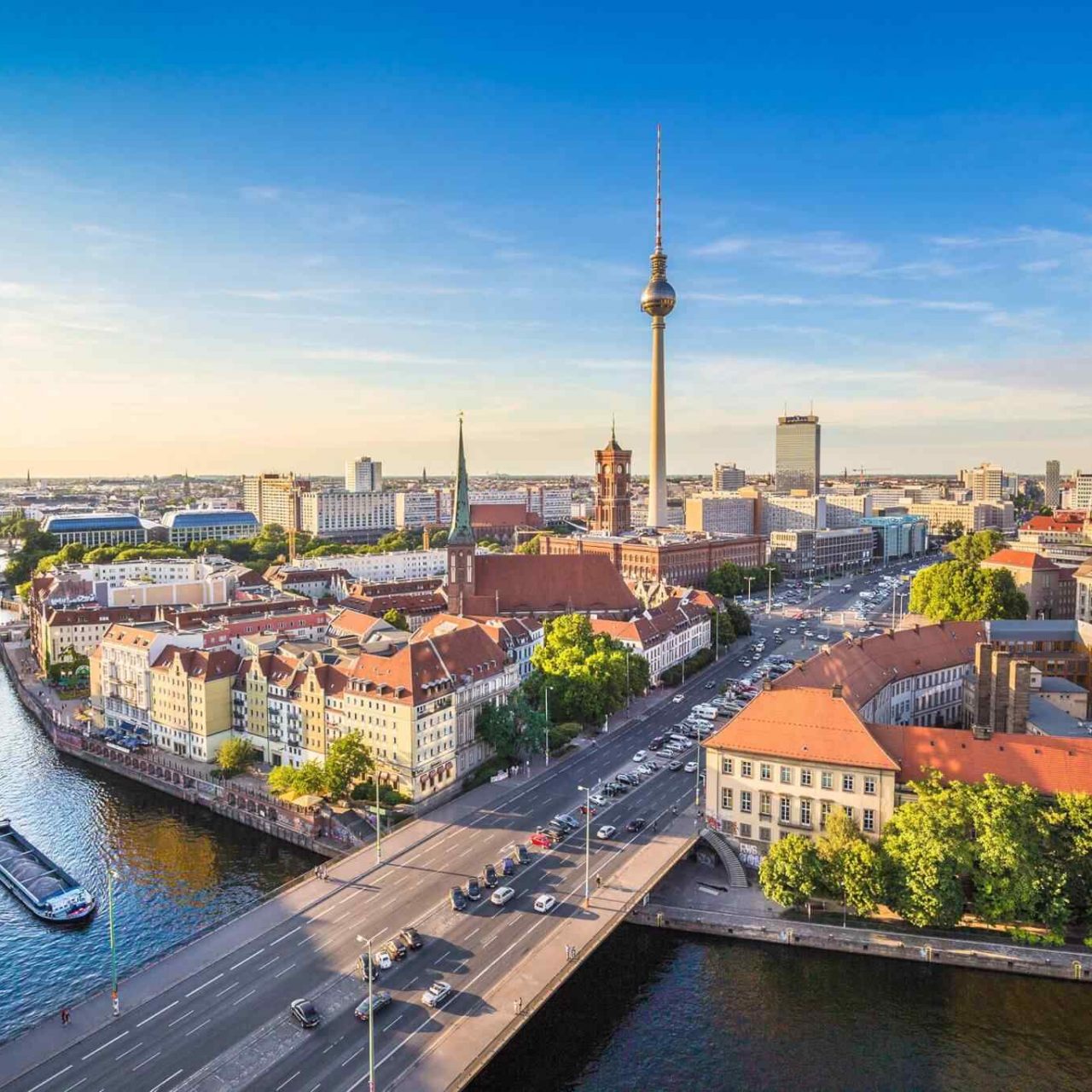 https://lebanondailytours.com/wp-content/uploads/2018/09/destination-berlin-05-1280x1280.jpg