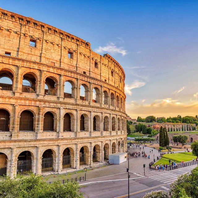 https://lebanondailytours.com/wp-content/uploads/2018/09/rome_01-640x640.jpg