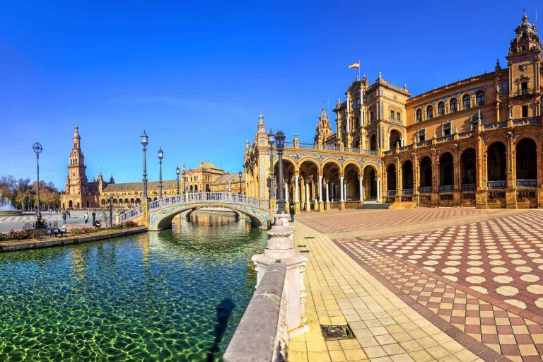 https://lebanondailytours.com/wp-content/uploads/2018/09/seville-01-768x512.jpg